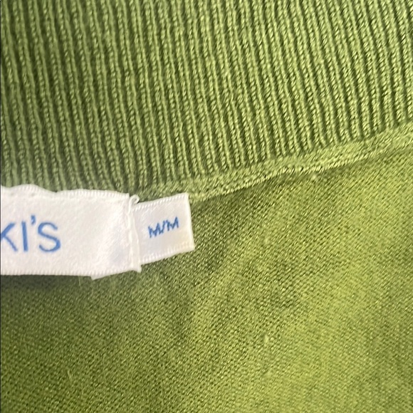 Green V-Neck Short Sleeve Top - Picture 5 of 7